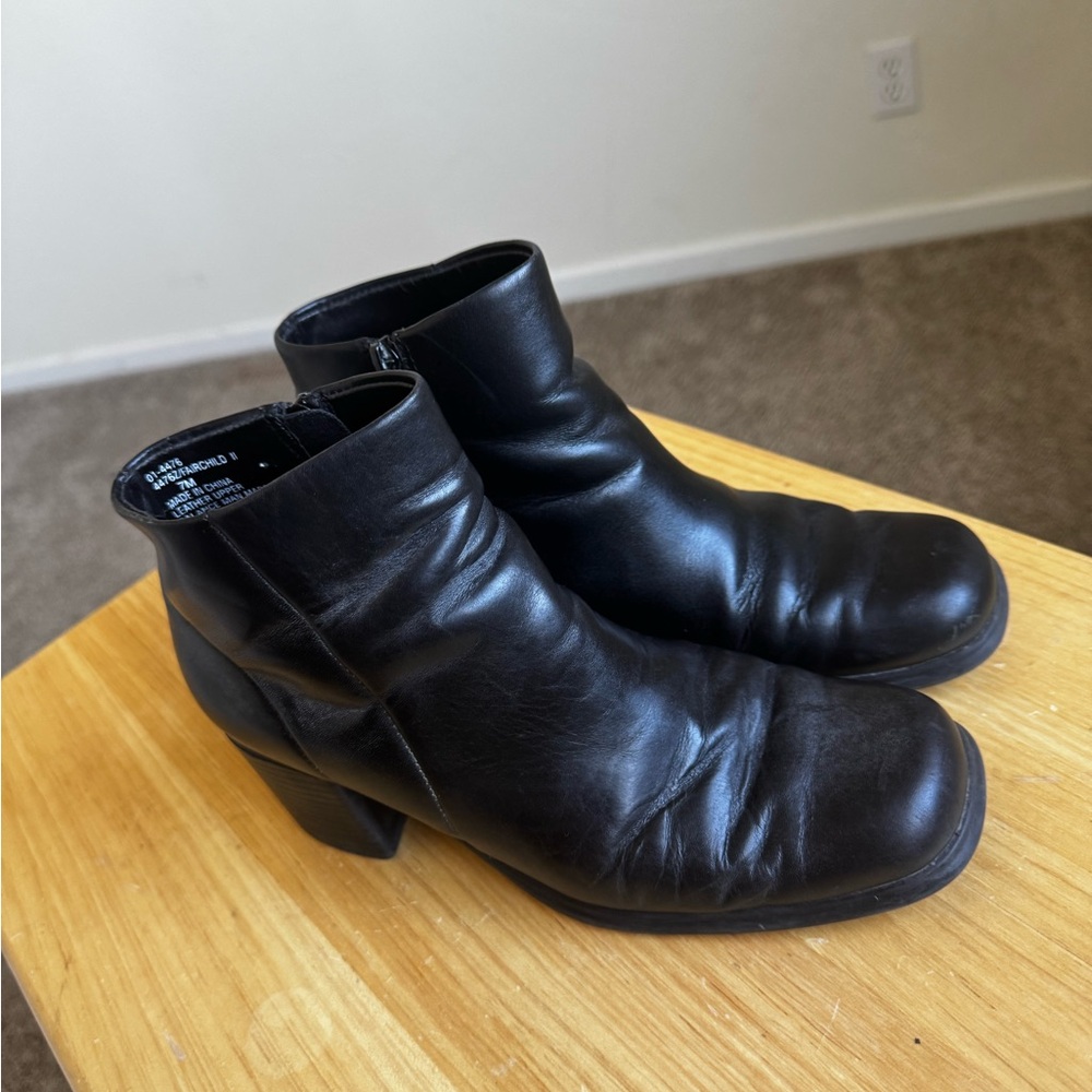 White Mountain Leather Fairchild Y2K
Ankle Booties Women Size 7 Black
